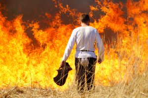 Виновник найден.
Посмотрите на его пукан, похоже рвануло.