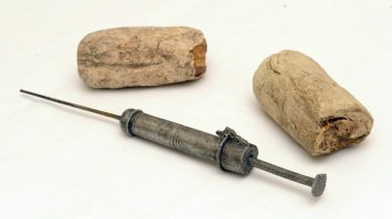 человееек! ступайте к кузнецу и закажите шприц