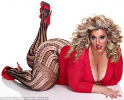 забыли такую красоту!! - самую толстую модель в мире — это американка Велвет Д’Амур. Ее вес составляет свыше 120 кг, при этом она выглядит очень красиво и эффектно, а благодаря своей неповторимой харизме и артистичности сумела не только обрести счастье в жизни, но и осуществить самую заветную мечту — стать манекенщицей!