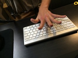 походу это наш админ, и пальцы, и рука одна, а, не, у нашего рука из жопы