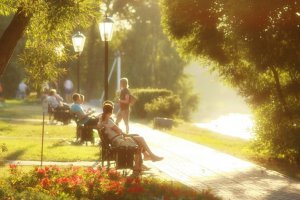 Пусть она лучше уже поскорее придет снова, потому что жару сопровождает еще и это: