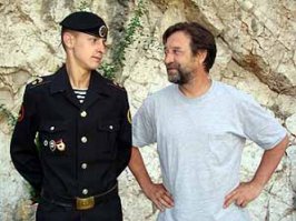 От первой жены остался старший сын — Пётр (1987 г.), которого Юрий воспитывал в одиночку. Позже Пётр поступил в Кронштадтский Морской кадетский корпус, служил в морской пехоте и, как и его отец, проявляет художественные способности. 

Юрий Шевчук с ныне покойной супругой Эльмирой Бикбовой и их сыном Петром.