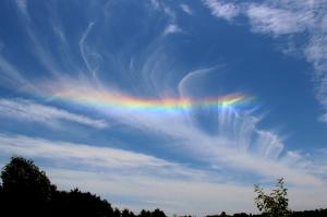 Вот еще типа огненная радуга... вид из моего окна.