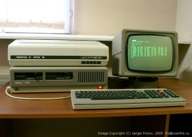 мой первый комп )))) 
Где ты, robotron 1715 ???? :)
Зверь машина