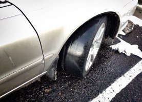 У таких козлов на сликах надо их ведра отбирать, пока на новые покрышки не накопят....