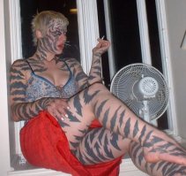 Вот еще фотка, правда кошки, с не менее удивительным окрасом.:)