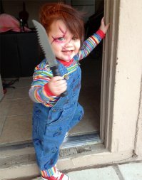 16 детей в костюмах известных персонажей игр, фильмов и мультфильмов