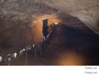 Ну если водить экскурсии по пещере то лучше так. Это новоафоновские пещеры. Абхазия.