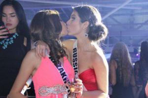 Что она увидела в закрытых глазах, что свои так раскрыла?