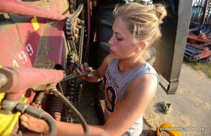 А вот так, этим кобылам, слабо?