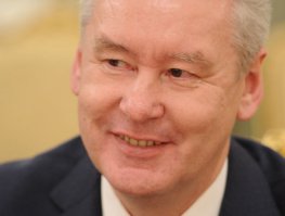 На Собянина похож.