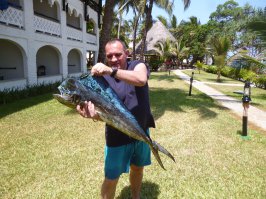 А так она выглядит в руках. Думаю поляки не обидятся за использования фото с ними. Они и поймали