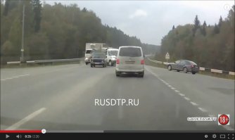 Совершенно верно. Руль не был вывернут. Это хорошо видно при slow motion.