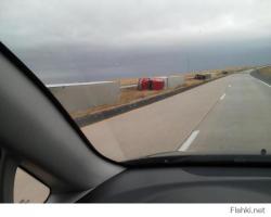 Стоит заметить, что в последнее время, что таксисты .у...ки, что водители совков шумахеры с...а долбанные, что водители фур с планшетом за рулём и в тапочках.... 
Но конечно не ВСЕ!