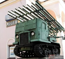 Очень интересная статья об оставшихся катюшах. Читается на одном дыхании. Автор ищет максимально оригинальную (насколько такое определение вообще применимо) катюшу. И находит такие. А на что только не ставили установки...