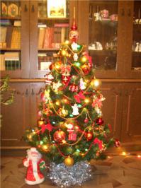 Новогодняя елка должна быть елкой! А не хер знает чем!