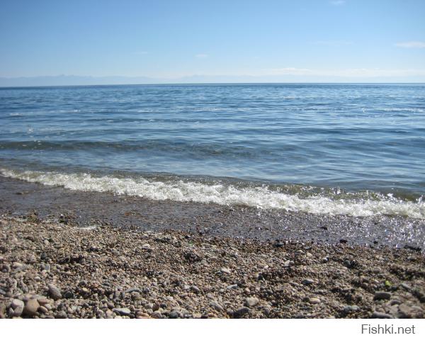 на Байкал даже свадьбы приезжают (Листвянка) 
Есть даже настоящая подводная лодка
Гаражи очень похожи на автомобильные