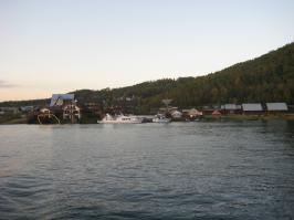 там же на подъезде к  Листвянке. видимо частная гостинка