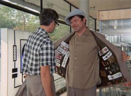 ГУ-80 большая лампа и ГУ 50 за динамиком. чел увидел впервые радиолампу ?