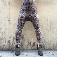 ну вот с памперсами можно было и не выкладывать.  ног тут не видно, а гавна наложила