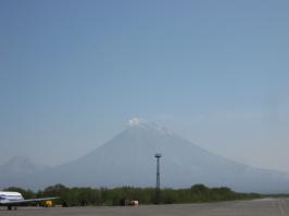 Обслуживание самолета на перроне