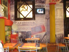 была в Красноярске кафешка в советском стиле. когда там бывал - всегда заходил именно чтоб вспомнить о прошлом. девочки официантки были ранее обязательно в пионерских галстуках