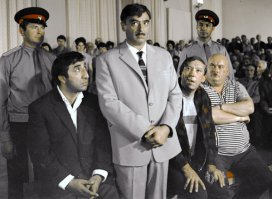 замечательный был актер, с большой буквы !
не то что сейчас одноразовые звезды........
но эта троица лучше всех