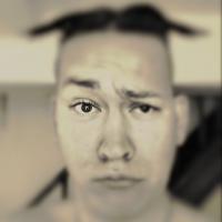 Молодой парень 31 год, 
Каждый понедельник обещает заняться спортом,
Бросить пить,
и подобрать здоровое питание...
Блин... как не интересно я живу...((((