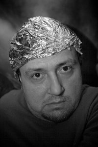 Про оборудование и радиацию мощно вброшено. Автор небось так выглядит.