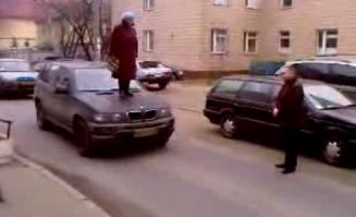 бабуля на джипе!