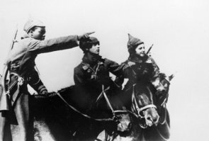 В двадцатые годы прошлого века был создан немой фильм "Красные дьяволята"! Мне удалось посмотреть его в детстве! Там "неуловимые" сражались с Махно! И среди них был не цыган а негр!