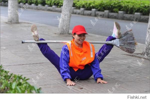 Китайцы везде используют свои акробатические навыки.