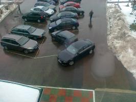 Припарковался как козёл, получай наказание.
