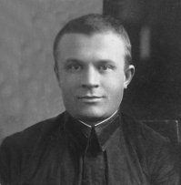 Мой прадед, ДУБОВИК Яков Николаевич, 1914 г. р. Сержант. Умер от ран 8.02.1942 г. Похоронен в с. Елизарово Тверской области.