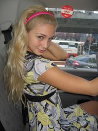 жалко , что такие девушки  ,писькой чувствуют ,что уроки в школе не обязательно , учить . Можно путь к успеху проложить сиськами и пестой . На самом деле ниже фотка , без косметики.