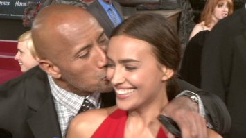 Иринка уже скачет на другом кую. С футболистом рассталась потянуло на актеров-качков)