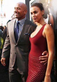 Иринка уже скачет на другом кую. С футболистом рассталась потянуло на актеров-качков)