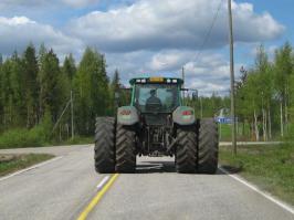 На сегодняшний день ареал обитания тихоходок расширился до федеральных трасс .. Их там можно встретить каждый день в большом количестве, медленно ползущими по всем полосам.. Как было замечено, самым любимым временем миграции тихоходок являются летние месяцы с теплой погодой, предположительно ожидаемой в выходные .. Они скапливаясь большими группами, очень части на своем пути миграции полностью блокируют движение на автомагистралях ... Самые крупные особи были замечены в близлежащих к большим сельскохозяйственным угодьям местах, а так же возле крупных объектов строительства  ..   
 Афтору плюс однозначно ! Хороший пост !!