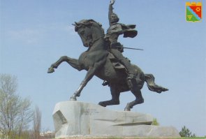 Конный памятник Суворову в столице Приднестровья, Тирасполе, считается одним из лучших памятников полководцу на территории бывшего СССР. Памятник сделан из бронзы и высота его составляет 9 метров