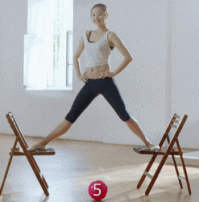 Похоже у нее с шаровыми проблема, уж больно люфт велик.  :)
Ну или спецом ей лифтинг сделали?  :)