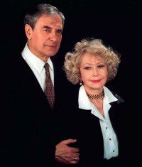 Всю жизнь вместе.
Лазарев и Немоляева.