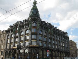 Дом Зингера в Питере нисколько не хуже.