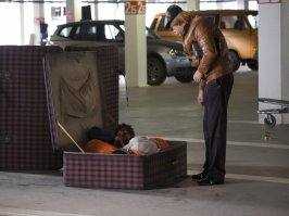 Грузин пытался провезти свою подругу в Турцию в чемодане 