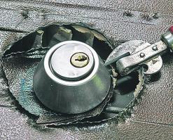 стесываются и слизываются, это полбеды, это можно проследить хоть как то, но, когда он (вал) тупо переламывается, а структура металла в месте слома напоминает пенопласт, тут начинаешь уже чесать репу.