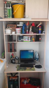 Мой вариант окончательного решения компьютерного вопроса - немобильный стол-колонка-шкаф-гнездо. неделя на проект, день на доставку-распаковку материала, 3 дня работы с инструментом, всего 13 тыс.р. Правда сначала надо нормально балкон сделать.