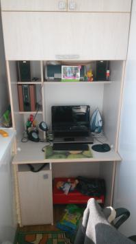 Мой вариант окончательного решения компьютерного вопроса - немобильный стол-колонка-шкаф-гнездо. неделя на проект, день на доставку-распаковку материала, 3 дня работы с инструментом, всего 13 тыс.р. Правда сначала надо нормально балкон сделать.