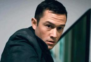 хороший чел, жалко его, но постоянно путаю его с этим мелким