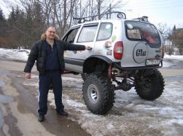 Вот этот ужоснах вообще, на раз перевернется на склоне!