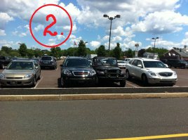 (на фото №1) Владелец Джипа-БЫДЛО! Тут нет претензий справедливо его наказали!
НО (Фото №2)такая ситуация возникает повсеместно!Даже у адекватных водил!А происходит это в результате того что накануне днем стоянка переполнена и все друг к другу жмутся и парковочные места по разметке уже не соблюдаются лиж бы плотнее встать!И по какой то причине оставили машину на парковке на ночь а утром пока стоянка не занята ночевавшие на ней одинокие машины выглядят так как будь то их нагло запарковал хам!Так что к таким будьте снисходительнее;)