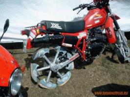 Когда  мотоцикл  уже  на  приколе,  как  приятно  взглянуть на  эти  